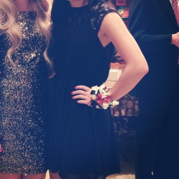 Black lace dress from Francesca’s - Picture 3 of 5